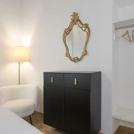Soprasiena - Charming Floor & View 아파트 *